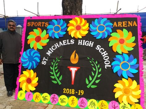 Sports Day Board Decoration, Sports Day Decoration, Diy Crafts For School, Gala Decorations, School Board Decoration, Preschool Classroom Decor, Christmas Cards Kids, School Murals, Diy Gift Set