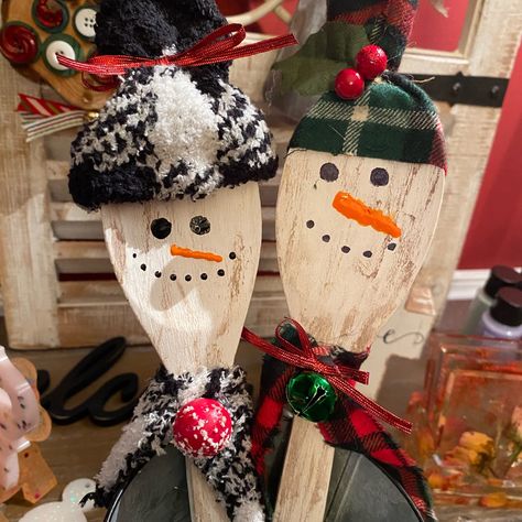 Who Loves Snowmen? I Do! I Love These Wooden Spoon Snowmen. Let Me Make You A Wooden Spoon Family. Can Be Personalized. Can Be Used To Sit On Counter In A Cute Holiday Tin, Can Be Made Into Ornaments, Used As Sitters In A Tiered Tray. Newly Made By Me. Price Is For One. If You Want More Than One, Let Me Know. If More Than One Is Ordered There Will Be A Discount. Wooden Spoon Snowman, Christmas Wood Spoons, Wooden Spoon Ornaments, Wooden Spoon Snowmen, Wood Spoon Crafts, Wooden Spoons Crafts, Christmas Wooden Spoons, Wooden Spoon Art, Snowman Spoons