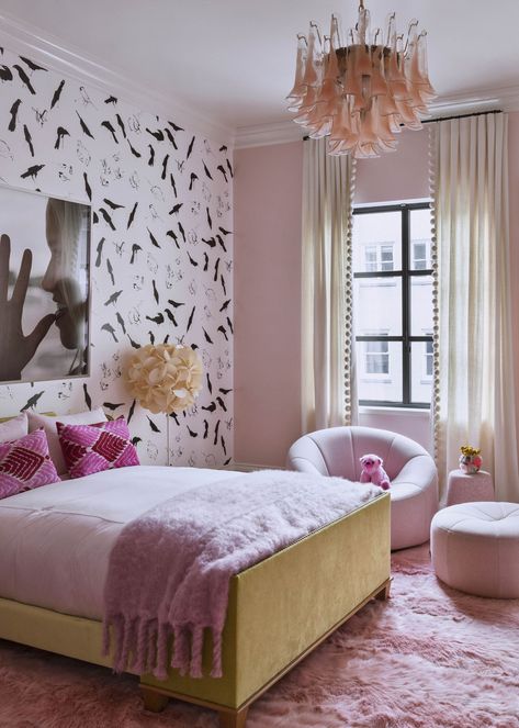 Murs Roses, Happy Room, Stunning Interior Design, Pierre Paulin, Preppy Room Decor, Preppy Room, Upper East Side, Pink Bedroom, East Side