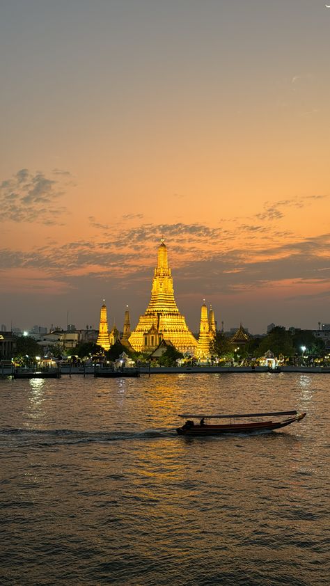 Bangkok Wallpaper, Bangkok Thailand Aesthetic, Bangkok Aesthetic, Wat Arun Bangkok, Wat Arun, Vision 2025, Holiday Pics, Holiday Pictures, 2025 Vision