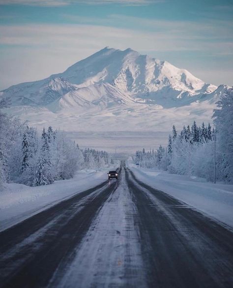 Trail & Kale on Instagram: “😍 Mt. Drum in the Winter and Summer. Which is your favorite, 1 or 2?⠀ ⠀ 📸: @patrickthunphoto⠀ 🌎: #Glennallen #Alaska⠀ ⠀ #alaskalife…” Anchorage Alaska, Destination Voyage, Nature Travel, Nature Photos, Travel Fun, Adventure Travel, Alaska, Places To Go, Beautiful Places