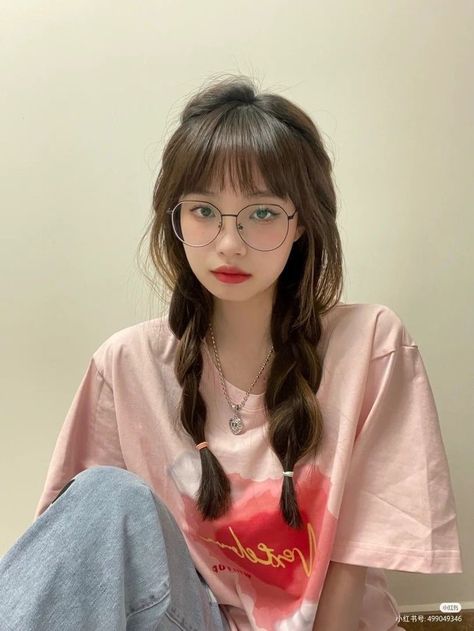 Plats Hairstyles, Korean Long Hair, Bangs And Glasses, Asian Bangs, People With Glasses, Korean Hairstyles, Short Haircuts With Bangs, Glasses Inspiration, Bangs Hairstyle