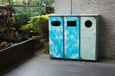 Make a recycling bin Trash Bin Design, Bin Design, Plastic Recycling, Recycle Bin, Open Source Projects, Rubbish Bin, Recycled Plastic Furniture, Urban Furniture, Trash Bin