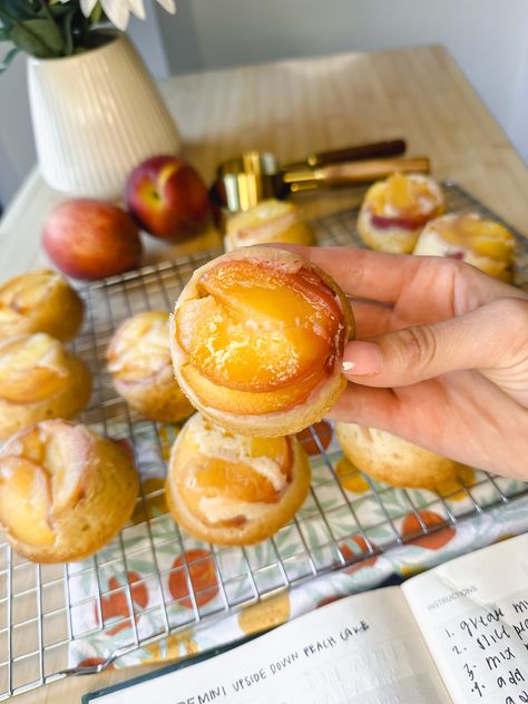 The Best Ever Mini Upside Down Peach Cakes - Munchies By Mallory Peach Upside Down Mini Cakes, Peach Cakes, Autumn Cooking, Blueberry Cake Donuts, Caramelized Fruit, Peach Upside Down Cake, Cake Donuts Recipe, Homemade Bagels, Fruit Toppings