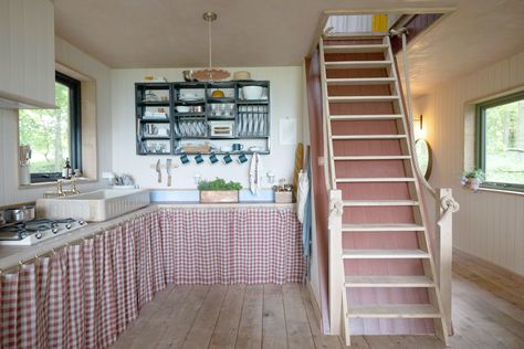 Top Treehouse Hotel: The Quist, a Retreat for Four in Herefordshire, England Fairytale Home, Small Country Kitchens, Twin Bed Headboard, Treehouse Hotel, Stone Bathtub, River House, Ceiling Panels, English Cottage, English Countryside