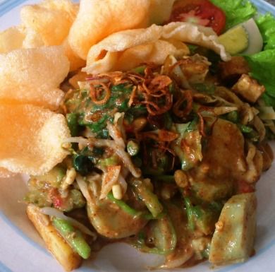 15 Types Indonesia Vegetarian Food – Witaworld Malay Food, Gado Gado, Indonesian Cuisine, Asian Soup, Malaysian Food, Culinary Recipes, Indonesian Food, Savory Snacks, Tasty Dishes