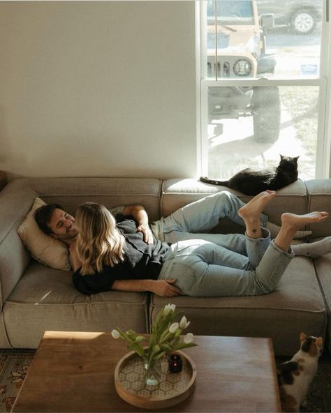 Couple And Cat Aesthetic, Couple In House Photography, Plus Size Love Stories, Couple And Cat Photoshoot, Bedroom Engagement Photos, Couple Home Aesthetic, Couples Home Photoshoot, Couple At Home Aesthetic, Home Photoshoot Ideas Couple