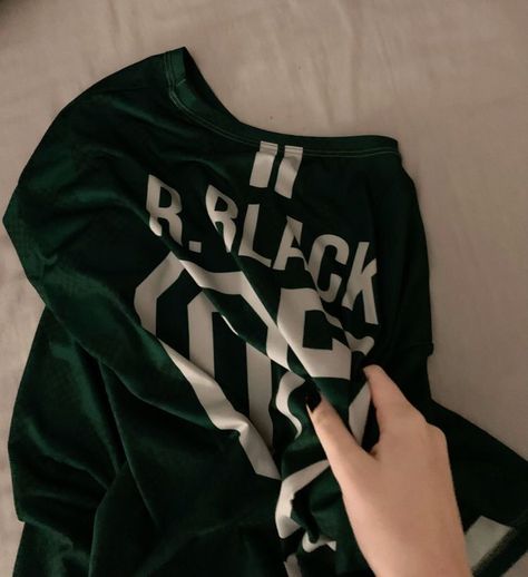 regulus arcturus black aesthetic lit vibe slytherin skittles jegulus marauders era harry potter Dating Regulus Black Aesthetic, Jegulus Aesthetic Photos, Regulas Black Aesthetic, Regulus Black Pfp, Yelena Romanoff, Regulas Black, Quidditch Aesthetic, Slytherin Squad, Slytherin Queen