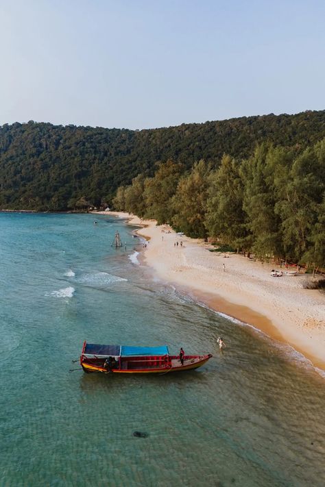 Exploring Cambodia? Don't miss out on the unspoiled beauty of Koh Rong Samloem. Here's your complete travel guide to the island. | Koh Rong Sanloem | Koh Rong Samloem | Cambodia | beaches in Koh Rong Samloem | where to stay on Koh Rong Samloem | things to do in Koh Rong Samloem | Saracen Bay | Sunset beach | Lazy beach | Sandy beach | how to get to Koh Rong Samloem | How to get around in Koh Rong Samloem | travelguide Koh Rong Samloem | #kohrongsamloem #kohrongsanloem Cambodia Koh Rong, Places To Visit Cambodia, Backpacking Cambodia, Sea In Cambodia, Koh Rong Samloem, Cambodia Itinerary, Cambodia Beaches, Coconuts Beach, Cambodia Travel