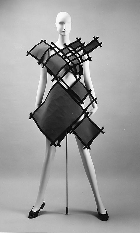 Francesco Maria Bandini Spring/Summer 1991 ... Gaga's next outfit? Architectural Fashion, Dress Italian, Fashion Architecture, Origami Fashion, Sculptural Fashion, Geometric Fashion, Italian Dress, Conceptual Fashion, We Will Rock You