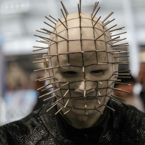 GreyAversion on Instagram: “#pinhead #clivebarker #thehellboundheart #hellraiser #horror #comicon #cosplay” Pinhead Hellraiser Costume, Hellraiser 1987, Hellraiser Cenobites, Hellraiser Behind The Scenes, Hellraiser Pinhead, Horror Villians, Comicon Cosplay, Pinhead Hellraiser 2022, Pin Head