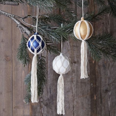 Macrame Christmas Patterns, Macrame Xmas, Blue Baubles, Christmas Macrame, Macrame Christmas, Large Christmas Tree, Festive Crafts, Navidad Diy, Macrame Patterns Tutorials