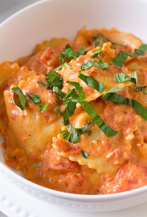 Ravioli Recipe, Sauce Pasta, Nice Recipes, Basil Sauce, Sundried Tomato, Cooking Classy, Pasta Dish, Minestrone, Tomato Basil