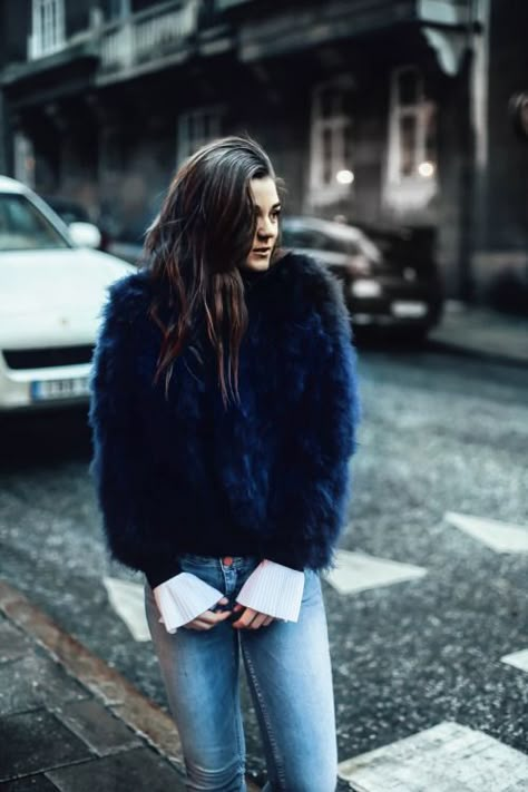 Fur Jacket Outfit, Fur Coat Outfit, Gala Gonzalez, Emmanuelle Alt, Street Style Paris, Jacket Outfit, Coat Outfits, Fur Fashion, Winter Coats