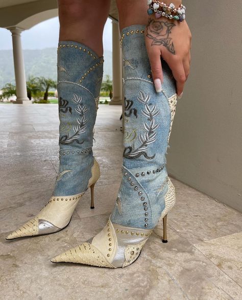 Kali Uchis, Jean Vintage, Girly Shoes, Aesthetic Shoes, Shoe Inspo, Swag Shoes, Shoe Closet, Pretty Shoes, Dream Shoes