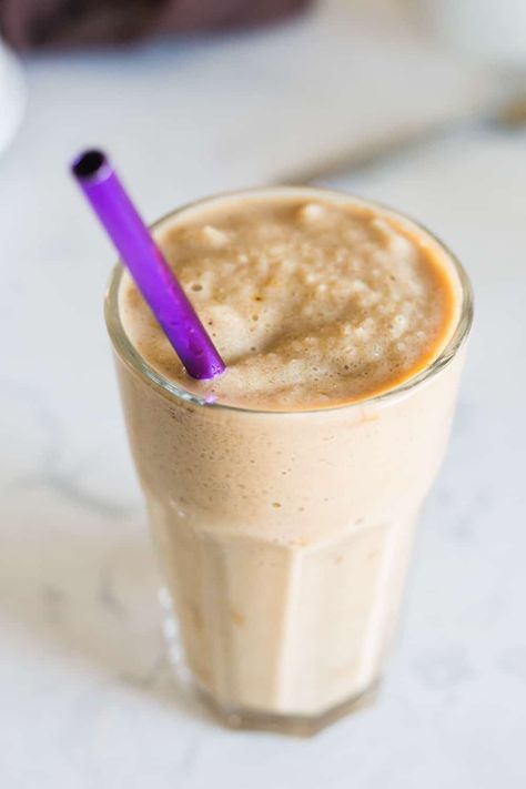 The perfect coffee frappuccino for the summer! Sugar free and low carb! Add your own skinny syrups to perfect its flavour! Keto Frozen Coffee, Keto Frappucino, Cinnamon Smoothie, Coffee Frappuccino, Torani Syrup, Frappe Recipe, Syrup Recipes, Fun Summer Drinks, Banana Nice Cream