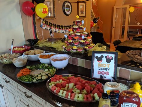 Hot Diggity Dog Bar Ideas, Hot Dog Buffet, Hot Diggity Dog Bar, Hot Dog Party, Bday Themes, Hot Diggity Dog, Mickey Mouse Themed Birthday Party, Mickey Mouse First Birthday, Hot Dog Bar