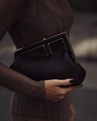 Women Fashion Aesthetic, Black Style Icons, Photography Street Style, Purse Aesthetic, Mood Inspiration, Chic Purses, Photography Street, Trend 2024, Inspiration Aesthetic