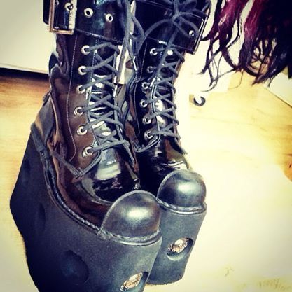 New Rock Boots Outfit, Shifting Wardrobe, Gothic Shoes Boots, Goth Platform Boots, Alt Shoes, Industrial Goth, Big Boots, Ideal Aesthetic, Cutest Clothes