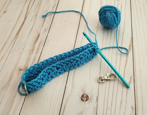 Free Pattern: The Rhode Wristlet Crochet Wrist Strap Free Pattern, Crochet Key Wristlet Free Pattern, Crochet Wristlet Pattern Free, Crochet Wristlet Keychain, Crocheted Keychains, Crochet Keychain Patterns, Cookie Crochet, Crochet Wristlet, Scrubbies Crochet Pattern