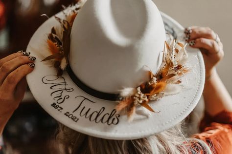 Wedding Felt Hat, Wedding Cowboy Hat Bride, Kinmount House, Western Bride Hat, Western Wedding Jewelry, Womens Western Hats, Wedding Flowers Boho, House Scotland, Western Themed Wedding