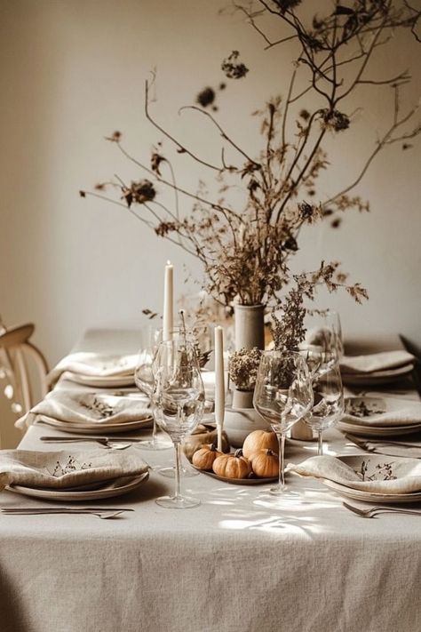 Create a serene and elegant holiday table with a minimalist Thanksgiving tablescape featuring neutral tones and simple accents. #MinimalistThanksgiving #NeutralDecor Chic Table Settings, Modern Thanksgiving Table, Minimalist Thanksgiving, Modern Table Decor, Modern Thanksgiving, Modern Table Setting, Thanksgiving Tablescape, Chic Table, Thanksgiving Design