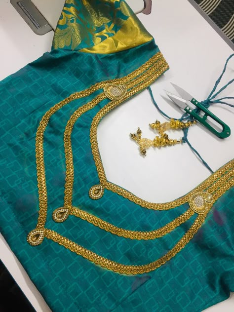 Lase Work Blouse Designs, Latest Fashion Blouse Designs, Gold Blouse Designs, Latest Blouse Neck Designs, Blouse Neck Design, Lace Blouse Design, Patch Work Blouse Designs, Blouse Designs Pattern, Model Blouse Designs