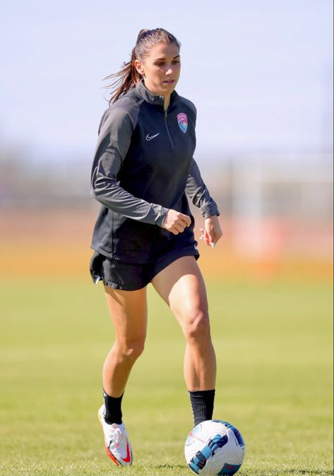 Alex Morgan San Diego Wave, Alex Morgan Wallpaper, Usa Soccer Team, Soccer Women, Alex Morgan Soccer, Girls Football, Workout Inspo, Bi Panic, Women's Soccer Team