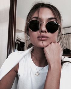 Mood in quarantine🤔💞 #QuarantineMood Cute Sunglasses, نظارات شمسية, Foto Poses, Cat Eyes, Successful Women, Mode Inspo, Insta Photo Ideas, Black Sunglasses, Instagram Inspiration