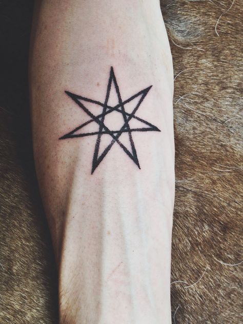 #septagram #heptagram #seven #star #occult #symbolism #dot #work #tattoo Septagram Tattoo, Pentagram Moon Tattoo, Heptagram Tattoo, Pentagram Tattoo Ideas, Pentagram Hands Tattoo, 7 Pointed Star Tattoo, Pagan Star Tattoo, Satanic Star Tattoo, Pagan Star