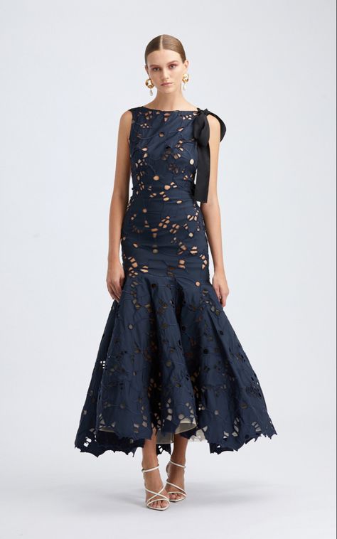 Midaxi Dress Outfit, Christmas Dress Classy, Ballgown Inspiration, Moda Operandi Dress, Full Skirt Dress, Elegante Casual, Peplum Hem, Classy Dress, Couture Dresses