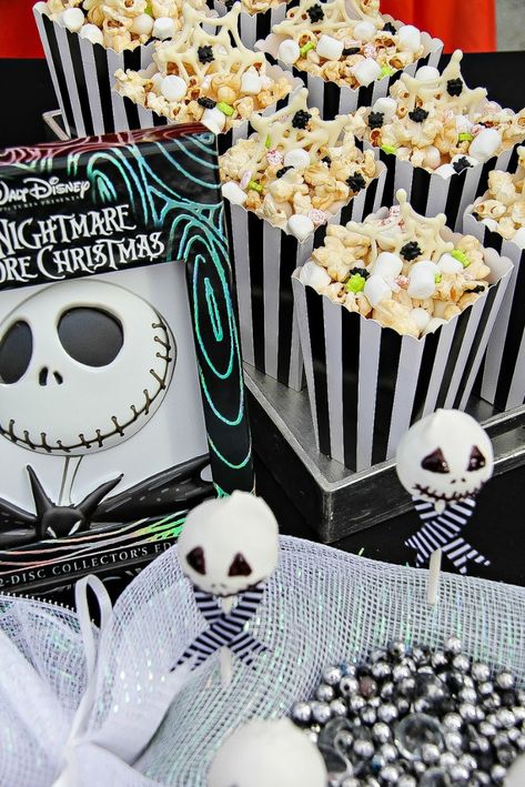 Nightmare Before Christmas Movie Night, The Nightmare Before Christmas Party, Nightmare Before Christmas Babyshower, Halloween Themed Movies, Nightmare Before Christmas Party, Cupcakes Halloween, Jack Y Sally, Nightmare Before Christmas Movie, Nightmare Before Christmas Decorations