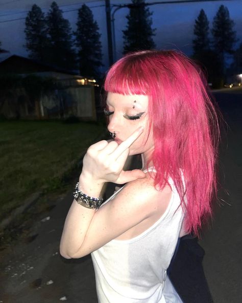 Pink Hair Grunge Aesthetic, Pink Hair Outfits, Pop Of Color Hair, Vibrant Pink Hair, Pink Hair Aesthetic, Badass Haircut, Dark Pink Hair, Bleached Brows, Bright Pink Hair