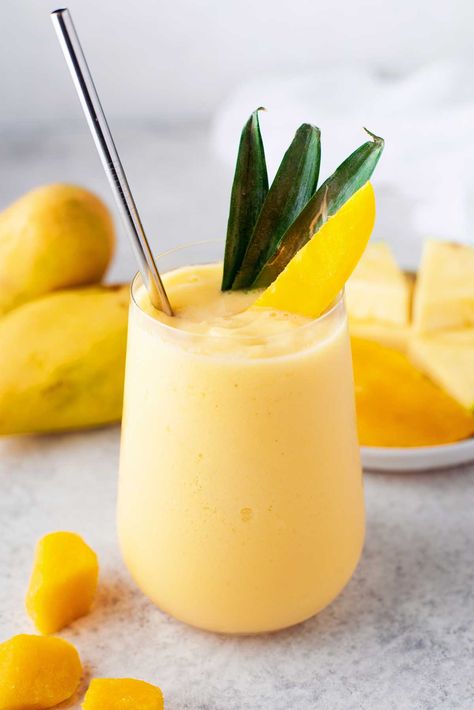 Mango Colada, Mango Drinks, Sugar Cookie Crust, Liquor Recipes, Vodka Lemonade, Coconut Drinks, Blended Drinks, Easy Cheese, Fruit Pizza