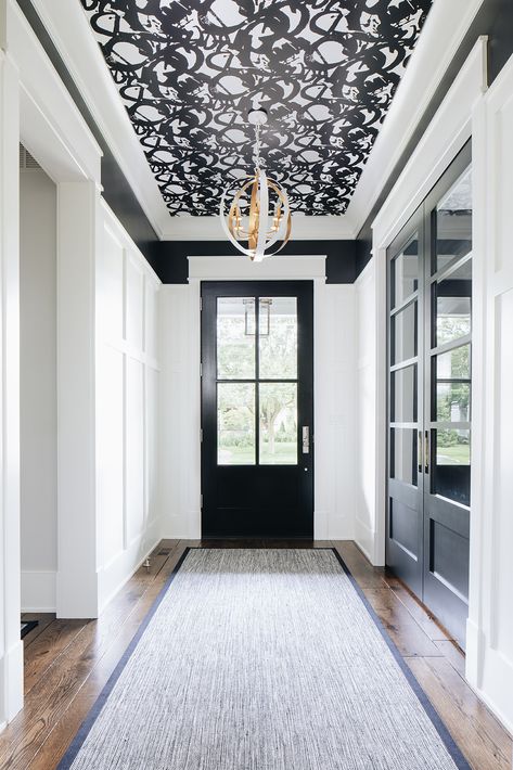 Black And White Hallway, Wallpapered Entryway, White Entryway, White Hallway, Wallpaper Ceiling, Entrance Foyer, Foyer Design, Entry Hallway, White Chandelier