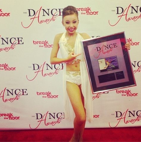 Sophia won dance awards best junior female dancer! Congrats sophia Sophia Lucia, Autumn Miller, Dance Moms Moments, Dance Awards, Dance Moms Pictures, Misty Copeland, Female Dancers, Dance Lessons, Try Harder