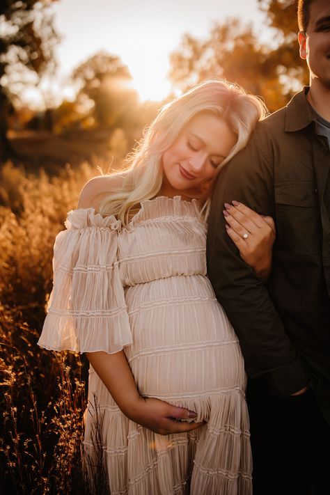 Boho Field Maternity Shoot, How To Pose Maternity Photos, Fall Outdoor Maternity Photoshoot, Maternity Photo Shoot Spring, Maternity Photos In March, Maternity Pictures Individual, Simple Maternity Poses, Maternity Pics Outside, Maternity Photos With Grandma