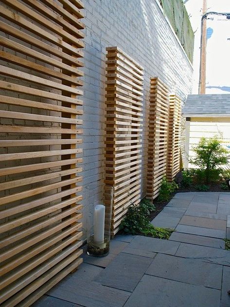 20 Amazing Hacks With Wood Screen Ideas | Home Design And Interior Garden Supports, Centsational Style, Rustic Garden Fence, Plants Growing, Garden Vines, Garden Screening, Backyard Fences, Wooden Fence, Garden Trellis