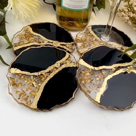 Gold Resin Coasters, Gold Coasters, Epoxy Resin Diy, Resin Crafts Tutorial, Resin Art Painting, Diy Resin Projects, Resin Jewelry Diy, Resin Wall Art, Resin Design