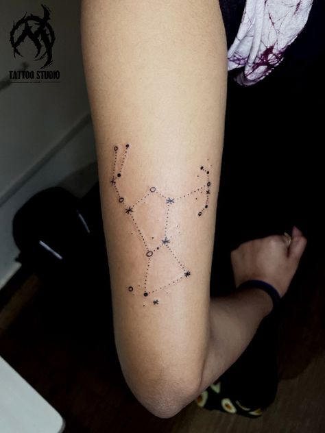 Constilations Tattoo, Orions Belt Tattoo, Orion Constellation Tattoo, Constellation Tattoo Ideas, Orion Tattoo, Spine Tats, Physical Graffiti, Universe Tattoo, Orion Constellation