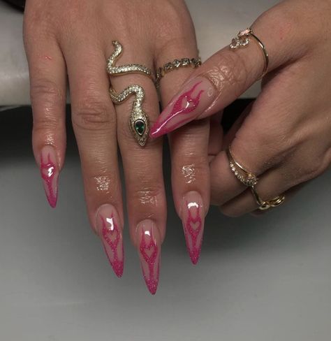 Nail Inspiration For New Year, Arrow Acrylic Nails, Vday Stilleto Nails, Stilleto Nails Valentine, Nail Art Designs New Years, Different Nail Art Designs, Cool Shapes Design, Valentines Day Acrylics, Valentin Nails Designs Love