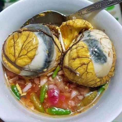 Balut Egg, Filipino Street Food, Texture Reference, Fast Food Items, Filipino Foods, Peruvian Recipes, Street Foods, Pinoy Food, Nyc Food