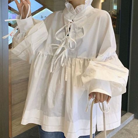 Mode Kimono, Iranian Women Fashion, Everyday Fashion Outfits, Jeans Diy, Ruffle Shirt, Loose Blouse, Classy Dress, White Shirt, Fashion Inspo Outfits