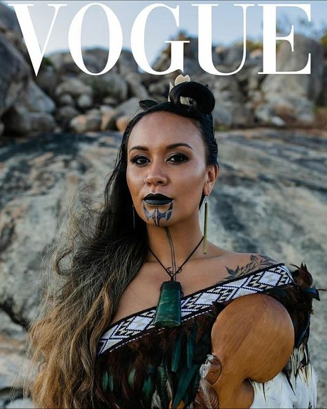 Face Tattoos For Women, Maori People, Pleasing People, Maori Patterns, Māori Culture, Art Outfits, Maori Art, Polynesian Culture, Face Tattoos