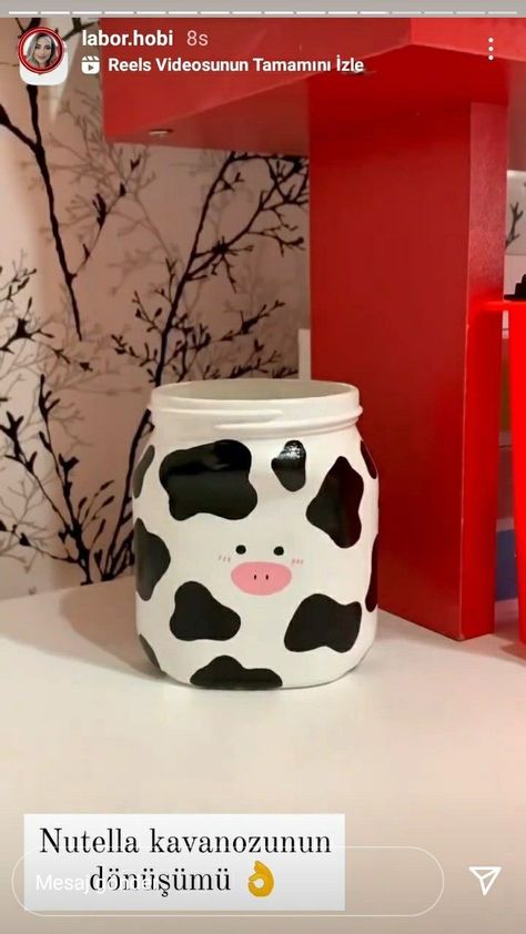 Painting On Plastic Containers, Glass Jar Painting Ideas Cute Easy, Painted Jars Ideas, Jar Painting Ideas Cute Easy, Glass Bottle Painting Ideas Easy, Painted Pots Diy, Diy Glass Bottle Crafts, Diy Jar Crafts, Diy Bottle Crafts