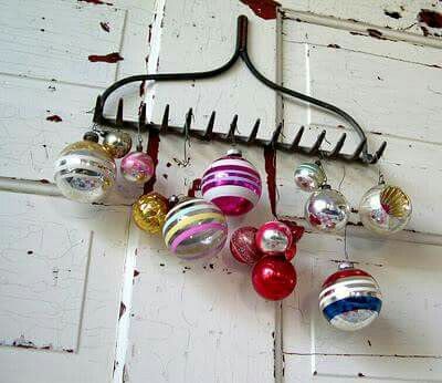 ♥♥ Rake Head, Noel Christmas, Vintage Christmas Decorations, Holiday Inspiration, Christmas Vintage, Vintage Ornaments, Christmas Love, Country Christmas, Love Christmas