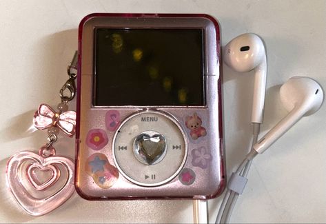 Trinkets Aesthetic, Rikki H2o, Y2k Tech, Cute Camera, Retro Gadgets, Quito, Just Girly Things, Mp3 Player, My Vibe