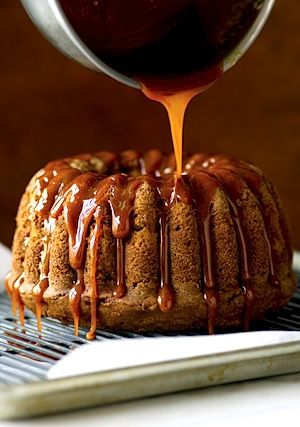 Trisha Yearwood Recipes, Fresh Apple Cake, Cake With Caramel, Caramel Glaze, Torte Cupcake, Apple Cake Recipes, Bundt Cakes Recipes, Think Food, Apple Desserts