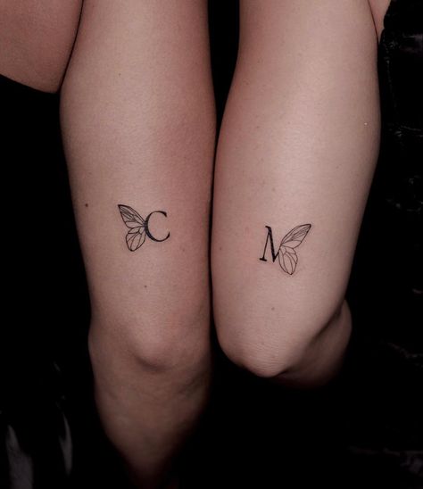 Twin Sister Tattoos, Matching Bff Tattoos, Bestie Tattoos, Cousin Tattoos, Maching Tattoos, Cute Matching Tattoos, Matching Friend Tattoos, Sisters Tattoo, Matching Tats