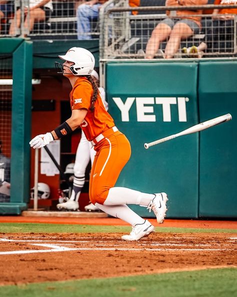 Texas Softball, College Softball, Softball Life, Ut Austin, Dream College, Texas Longhorns, Photography Inspo, Softball, Tennessee